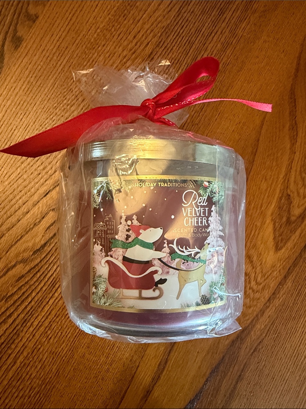 Bath & Body Works Holiday Red Velvet Cheer Scented Candle - Red and Gold